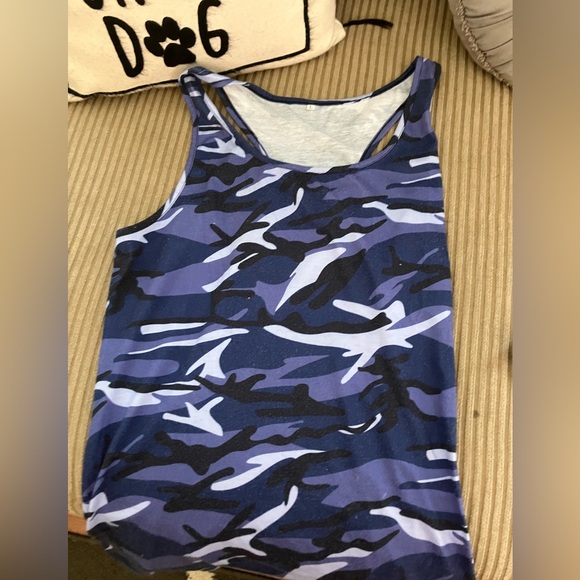 Women’s athletic tops - Picture 2 of 8